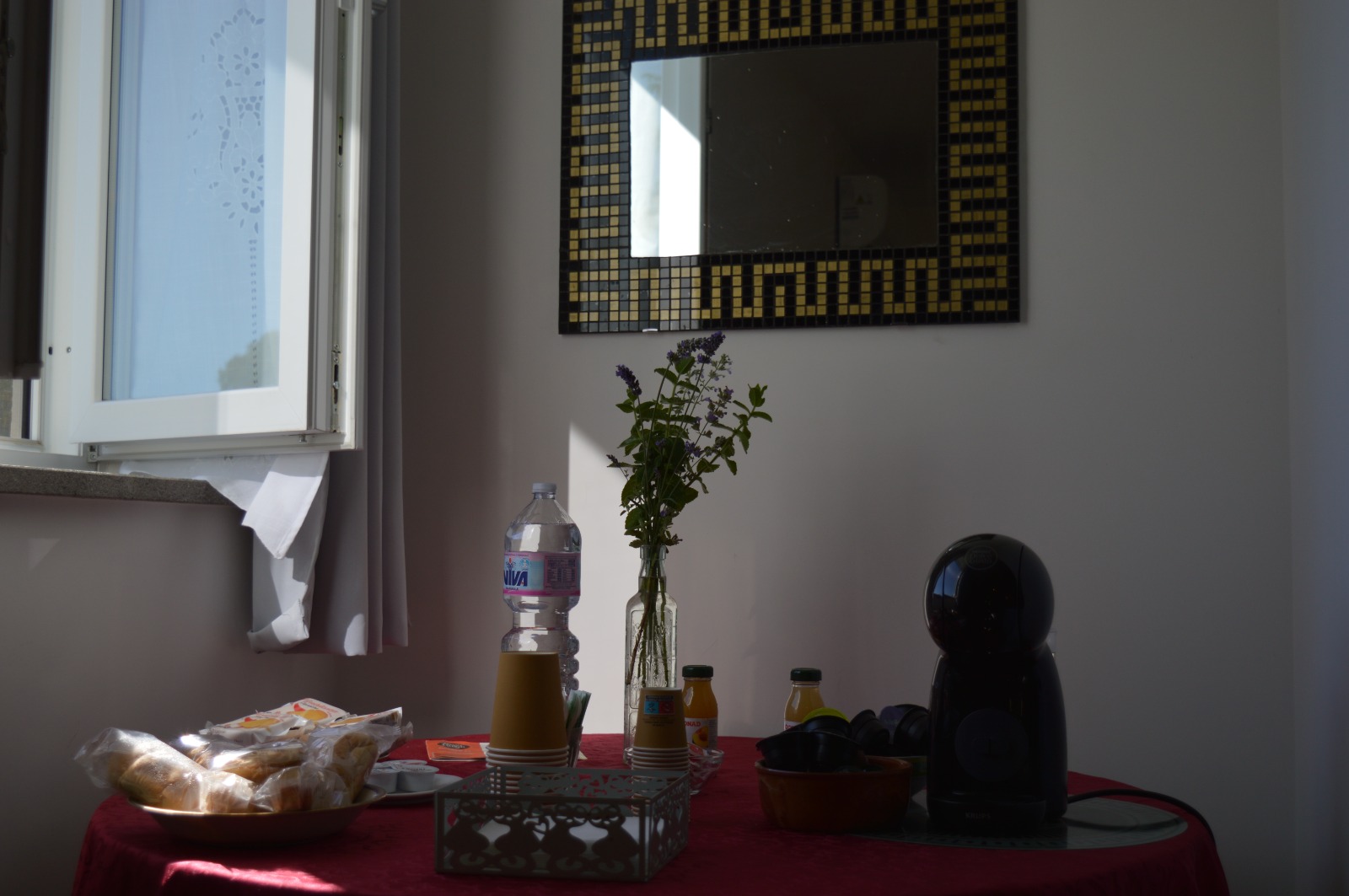 Camera Noemi - Tavolo colazione